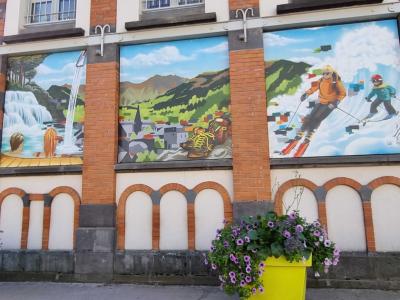 Fresques des activités de montagne, Le Mont-Dore — Street art à Mont-Dore