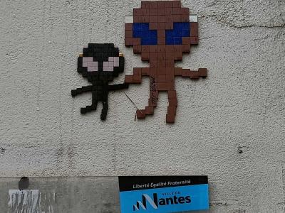 Duo d'aliens par Mr Djoul — Street art de Mr Djoul à Nantes