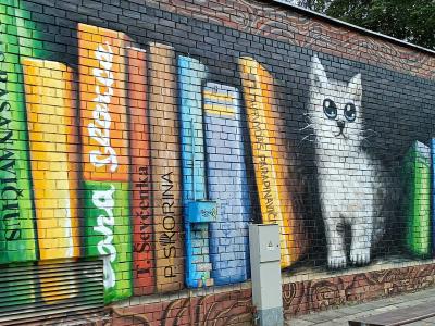 Wall Library and White Cat — Street art by Tautvydas Parapinavičius in Vilnius