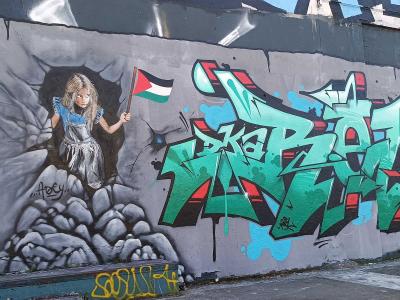 Monument and activist flags — Street art in Nantes