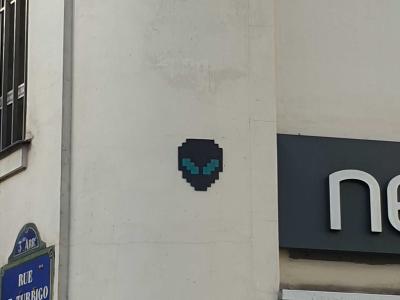 Alien Head by Mr Djoul — Street art by Mr Djoul in Paris
