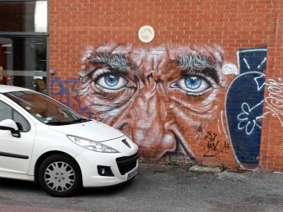 Regard bleu hyperréaliste à Lille — Street art à Lille