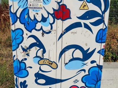 Floraison abstraite bleue — Street art à Strasbourg