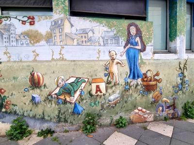 Mother and Children in a Garden — Street art in Grenoble