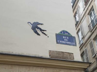 Hirondelle — Street art by Mifamosa in Paris
