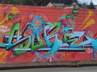 Fresque murale colorée — Street art à Lanobre