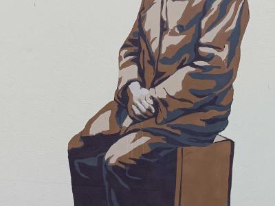 Homme au bonnet de fourrure assis — Street art à Vilnius