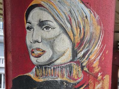 Portrait of Shirley Bassey on Pillar — Street art in Grenoble