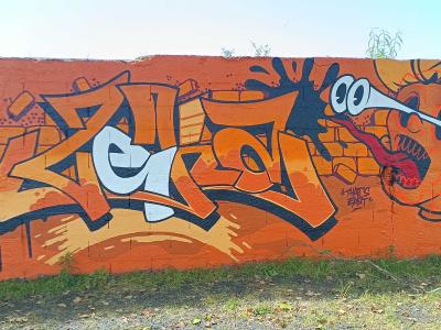 La créature à la longue langue — Street art à Nantes