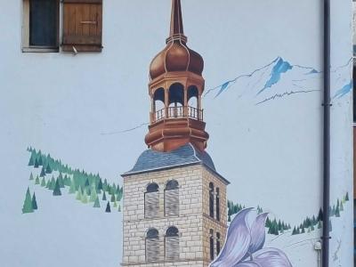 Clocher alpin et fleurs, Thônes — Street art à Thônes