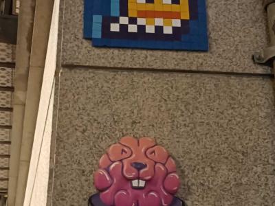 Pixel art et cerveau pensant — Street art de Basket of Nean à Madrid