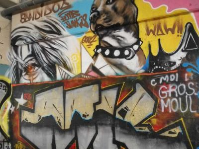 Pitbull et Personnage Manga — Street art à Paris