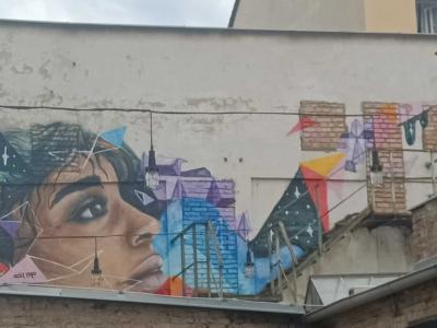 Portrait Géométrique Étoilé — Street art de Viktoria Lime à Prague