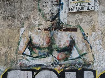 Portrait d'homme torse nu, Embajadores — Street art à Madrid