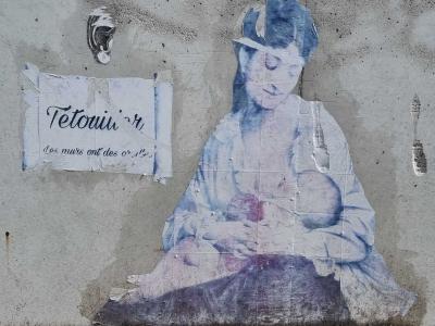 Mother and Child in Blue — Street art in Strasbourg