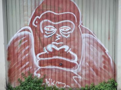 Brown Gorilla with Expressive Face — Street art in Grenoble