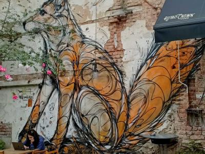 Renard aux Lignes Tourbillonnantes — Street art de DZIA à Prague