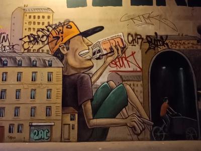Large Comic Character in Paris — Street art in Paris