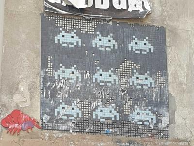Space Invader PA_0376 — Alien Grid — Street art by Invader, Gzup in Paris