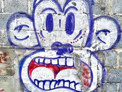 Grimacing Face Caricature Graffiti — Street art in Clermont-Ferrand