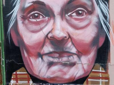 Portrait de femme âgée par Jef — Street art de Jef à Redon