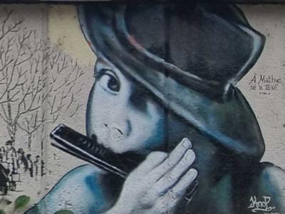 Hommage à Mathe, portrait à l'harmonica — Street art à Grenoble