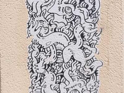 Totem de créatures entrelacées — Street art à Clermont-Ferrand