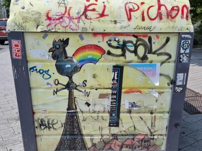 Rooster and Eiffel Tower on Container — Street art in Strasbourg