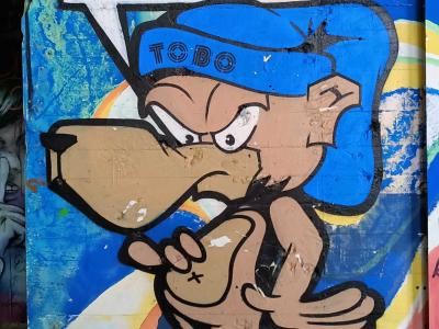 Chien Tobo contre les réseaux sociaux — Street art de Tobo à Berlin