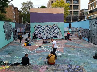 Urban collaborative dance — Street art in London