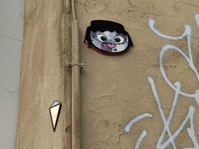 Happy Head Sticker — Street art by Fast Freak in Nantes
