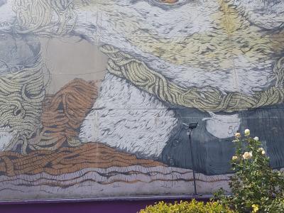 Loup geant yeux dores a Mexico — Street art à Mexico City
