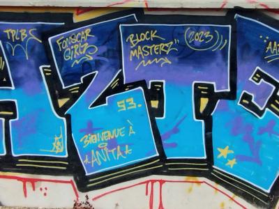 Aztek Starry Blue Lettering — Street art in Saint-Paul