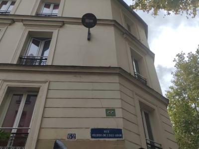Space Invader Rue des Pyrénées — Street art by Invader in Paris