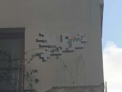 A2 Small White Figure — Street art by A2 in Paris