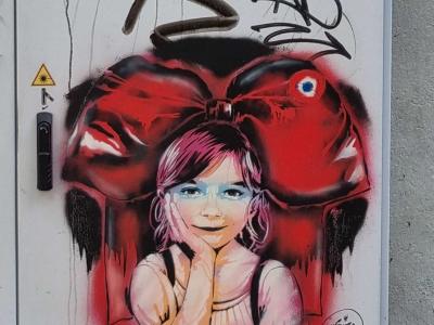 Fillette aux ailes rouges — Street art à Strasbourg