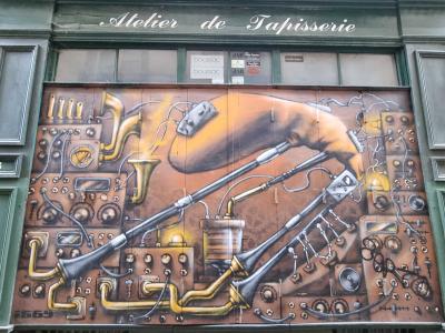 Golden Steampunk Music Machine — Street art in Clermont-Ferrand
