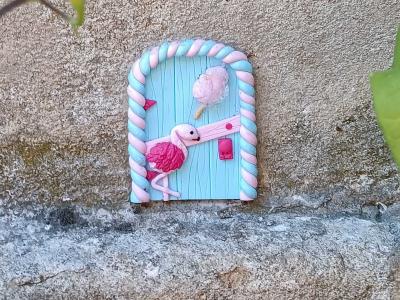 Petit invader rose-bleu — Street art de Florizale à Bourges