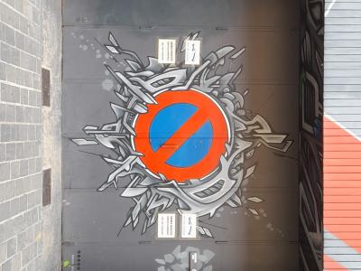 No Parking Graffiti Chrome à Lille — Street art à Lille