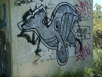 Créature sur deux-roues — Street art à Saint-Clément-des-Baleines