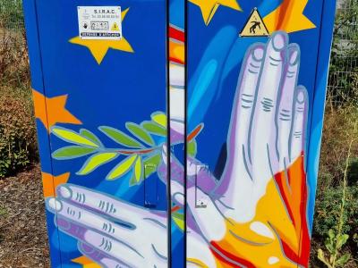 Main étoilée joyeuse — Street art à Strasbourg