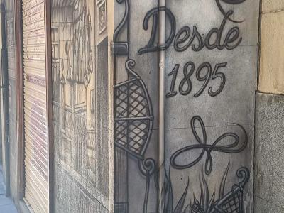 Desde 1895, Historical Tribute in Madrid — Street art in Madrid