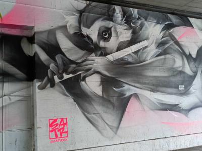 Hyperréalisme noir et blanc sous le pont de Clichy — Street art de SATR à Clichy