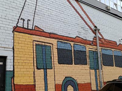 Tramway réaliste coloré — Street art à Vilnius