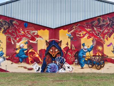 Le mur du cirque — Street art de Kafé Korsé, Syrk, Eskat, Ezor, Sery, Epsig à Pons