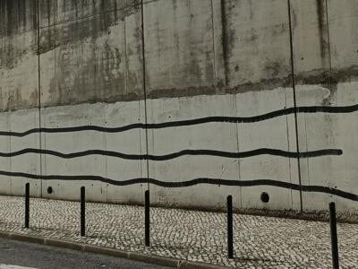 Saucisse géante — Street art de Kampus à Lisboa