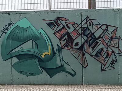 Not finished et cubes en trois dimensions — Street art à Lisboa