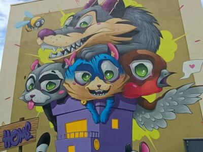 Loup et sa bande devant la maison, par Syrk — Street art de Syrk à Saint-Brieuc