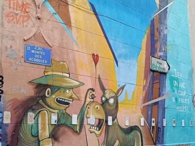 Tuer un âne à coups de figues molles, montée des Accoules — Street art de Nhobi, Seek313 à Marseille