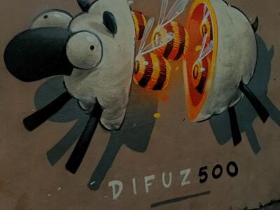 Mouton abeille par Difuz — Street art de Difuz à Marseille